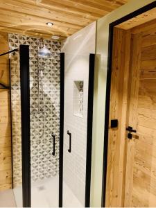 Um banheiro em Apartment in Morzine - Ski In - Sleeps 6