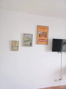 TV a/nebo společenská místnost v ubytování Studio La "KAZ À COCO" Tartane
