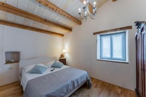 Posteľ alebo postele v izbe v ubytovaní House Grandići 1852