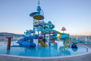 Бассейн в Maxeria Blue Didyma или поблизости