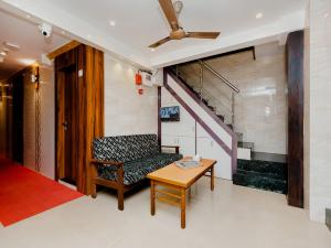 Posezení v ubytování Hotel KGN Near CST Railway Station Mumbai and Haj House Mumbai Near Crawford Market Mumbai