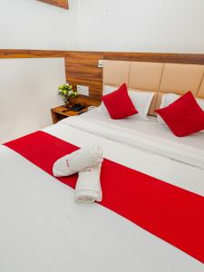 Postel nebo postele na pokoji v ubytování Hotel KGN Near CST Railway Station Mumbai and Haj House Mumbai Near Crawford Market Mumbai