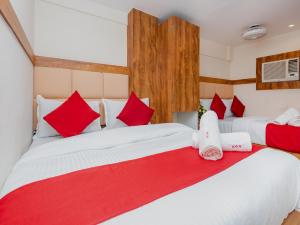 Postel nebo postele na pokoji v ubytování Hotel KGN Near CST Railway Station Mumbai and Haj House Mumbai Near Crawford Market Mumbai