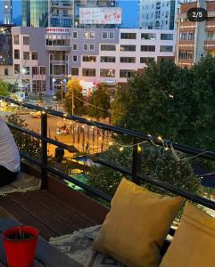 Un balcón o terraza en The Rooftop Hostel