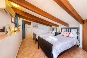 A bed or beds in a room at Finca Pep
