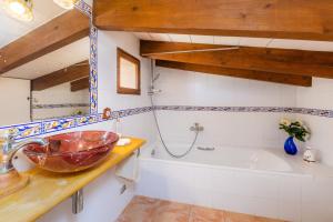 A bathroom at Finca Pep
