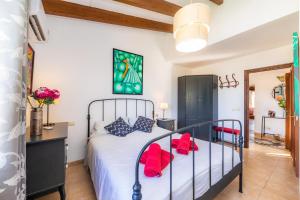 A bed or beds in a room at Finca Pep