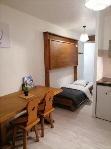 Posteľ alebo postele v izbe v ubytovaní Appartement aux pieds des pistes / piscine