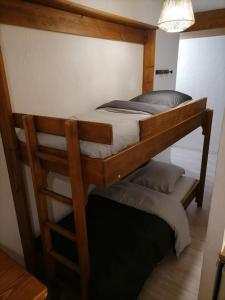 Posteľ alebo postele v izbe v ubytovaní Appartement aux pieds des pistes / piscine