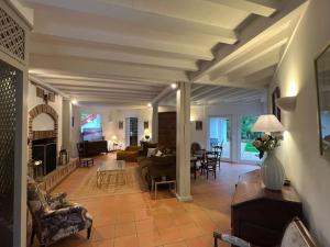 a living room with a couch and a table at Villa Paulen Pausa in Uhart-Cize
