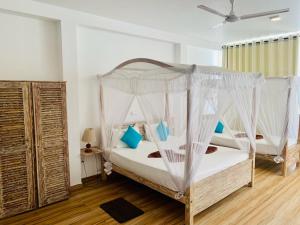 Cama ou camas em um quarto em Yula Beach