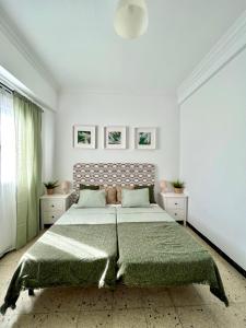 Posteľ alebo postele v izbe v ubytovaní Big spacious penthouse next to the sea