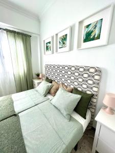 Posteľ alebo postele v izbe v ubytovaní Big spacious penthouse next to the sea