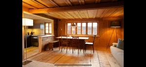 a kitchen and dining room with a table and chairs at Alpenlodge Tgèsa Surrein Giassa10 in Sedrun
