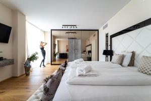 Imagem da galeria de Exclusive 2BR Skyline Penthouse by HM em Viena