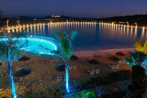 Uitzicht op het zwembad bij Beautiful accommodation at Alcazaba Lagoon of in de buurt