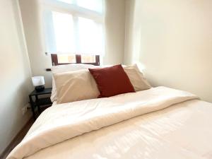 Postel nebo postele na pokoji v ubytování Ruben apartament z romantycznym balkonem