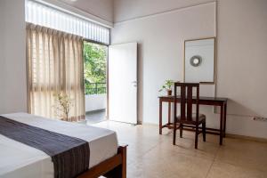 Rúm í herbergi á Greenscape Colombo