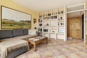 a living room with a couch and a table at Casa Verde in Teguise