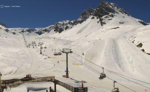 una pista sciistica con impianto di risalita e una montagna innevata di Studio 20 Les Grandes Platières a Tignes