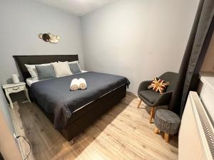 Кровать или кровати в номере The Apartment - Lenkas
