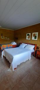 a large bedroom with a large white bed in it at Eco Flat 314 - Hotel Fazenda Pedra do Rodeadoro in Bonito