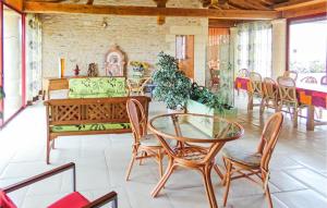 a room with chairs and a table and a couch at Amazing Home In Limeuil With 6 Bedrooms, Wifi And Private Swimming Pool in La Terrasse