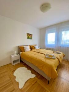 Postel nebo postele na pokoji v ubytování Apartman M&M Osijek