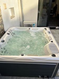 Fotografie z fotogalerie ubytování Le Loft Jacuzzi v destinaci Ploërmel