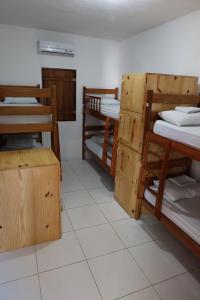 a room with several bunk beds in a room at Hostel Jeri Central in Jericoacoara