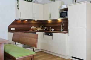 A kitchen or kitchenette at s'Landhaus