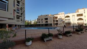 a pool in the middle of some buildings at Apartamentos Chinasol in Almuñécar