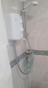 Koupelna v ubytování Homely Home + 15 fotografií