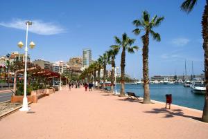 Afbeelding uit fotogalerij van Beach & Urban Attic in Alicante