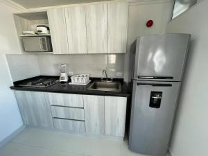 a kitchen with a stainless steel refrigerator and a sink at Vista Al Mar, Aire Acondicionado en Todo el Apto, Wi-Fi, Parqueadero in Cartagena de Indias