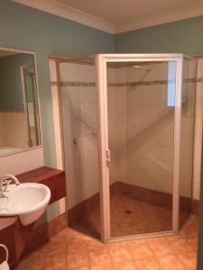 Bagno di Emerald Explorers Inn