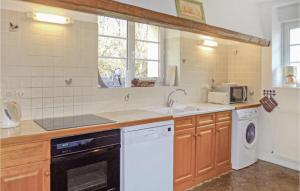 Η κουζίνα ή μικρή κουζίνα στο Lovely Home In Vaudoy-En-Brie With Wifi