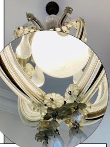 a white light with flowers on a mirror at UN PUNTO A VERONA in Verona +34 photos
