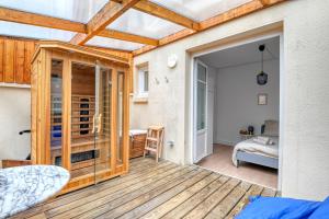 Posteľ alebo postele v izbe v ubytovaní Glamour Chic en hyper centre pour 4 - Wifi - Sauna pour 2 - MyLittleStay