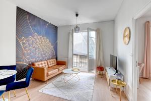 Televízia a/alebo spoločenská miestnosť v ubytovaní Glamour Chic en hyper centre pour 4 - Wifi - Sauna pour 2 - MyLittleStay