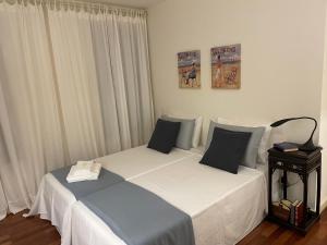 two beds sitting next to each other in a bedroom at Apartamento Mimi in Figueira da Foz