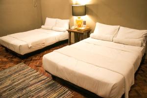 Un ou plusieurs lits dans un hébergement de l'établissement CASA Artist Room Rental San Antonio Zambales
