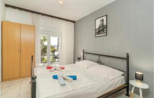 Posteľ alebo postele v izbe v ubytovaní Cozy Apartment In Krk With Wifi
