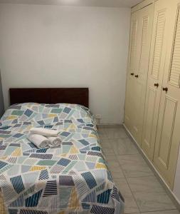 A bed or beds in a room at Apartamento ubicación CENTRAL,cómodo y acogedor