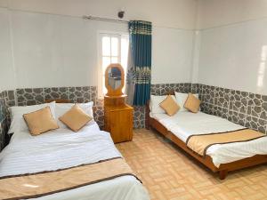 Ліжко або ліжка в номері Thien Son Guesthouse