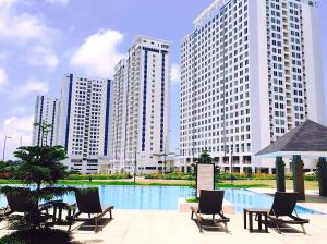 Bazén v ubytování The Place SMDC Wind Residences Tagaytay nebo v jeho okolí