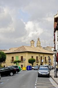 Gallery image of Apartamentos Turísticos Los Zapatos Morados in Haro