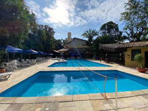 The swimming pool at or close to Flat Estudio 220 amarílis 3 Piscinas climatizadas, sky com 170 canais carregar veiculo eletrico, Bertioga, Riviera de São Lourenço Apartamento estúdio, cozinha equipada completa, serviço de hotelaria, limpeza e trocas diária de toalhas, WI-FI 500 MB