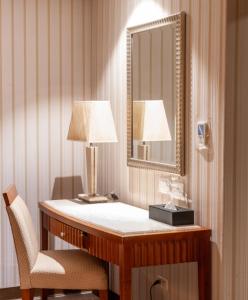 Postel nebo postele na pokoji v ubytování Elegance Hotel