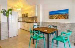 Kuchyňa alebo kuchynka v ubytovaní Amazing Home In Torrevieja With Kitchen